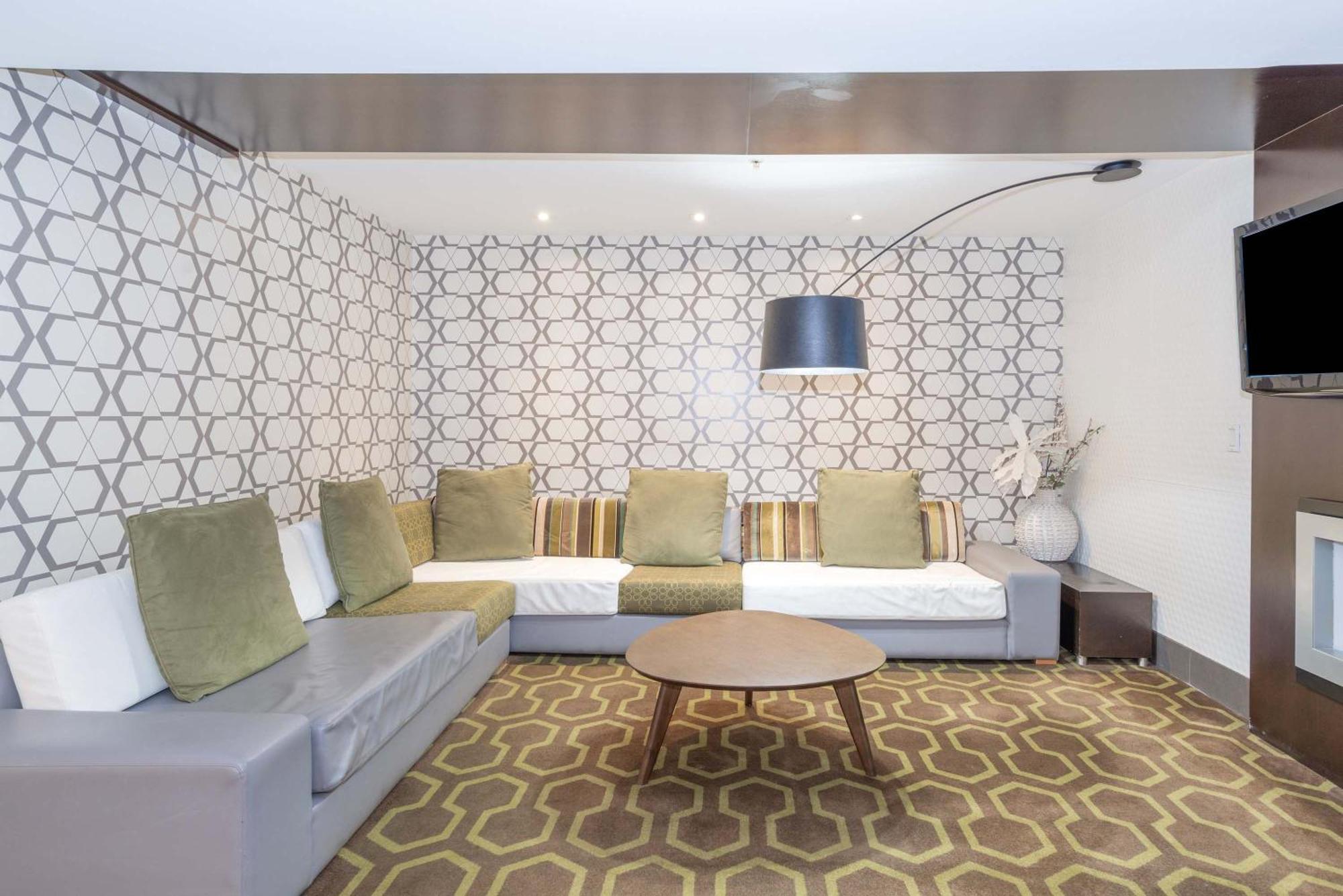 Sandman Hotel And Suites Abbotsford Exteriör bild