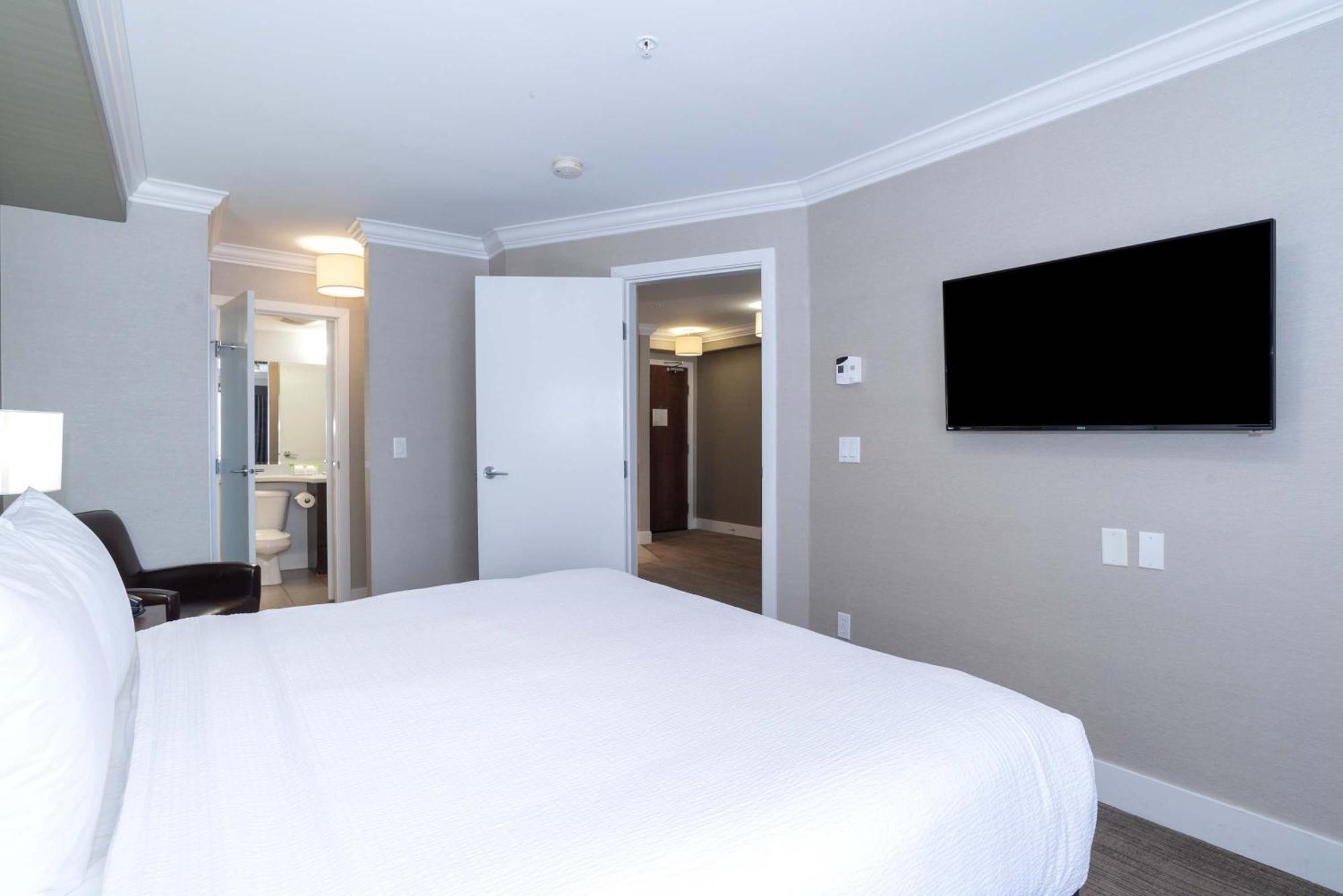 Sandman Hotel And Suites Abbotsford Exteriör bild
