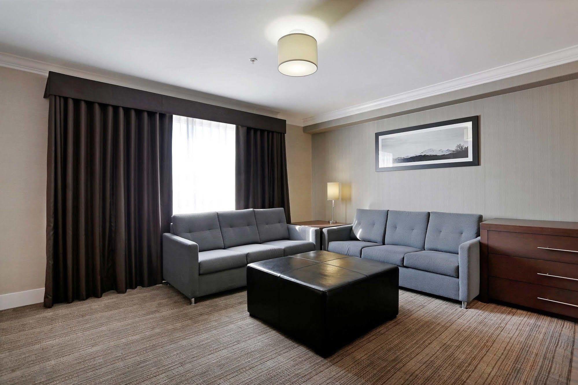 Sandman Hotel And Suites Abbotsford Exteriör bild